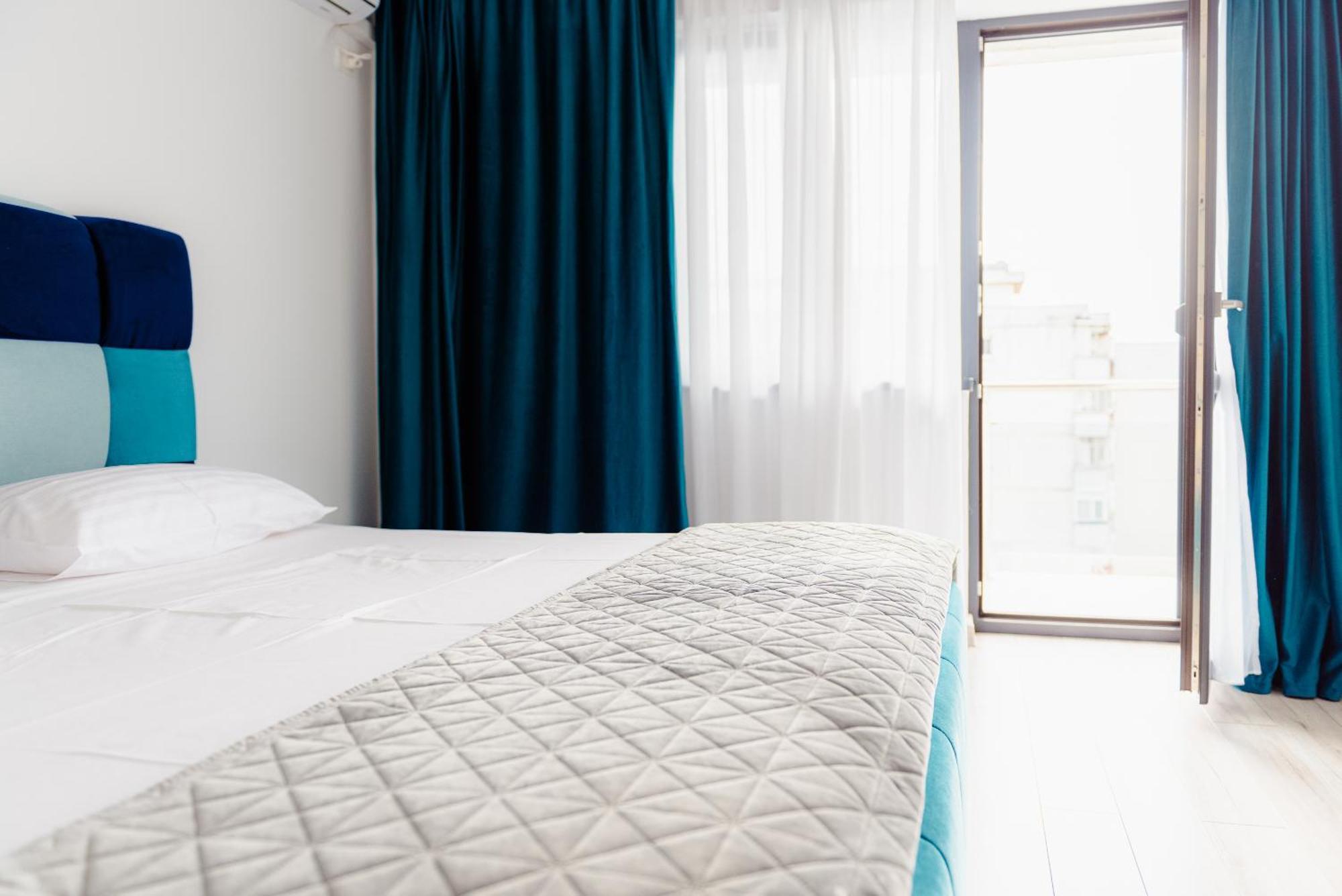 The Blue Norwegian House Apartment Bukares Bagian luar foto