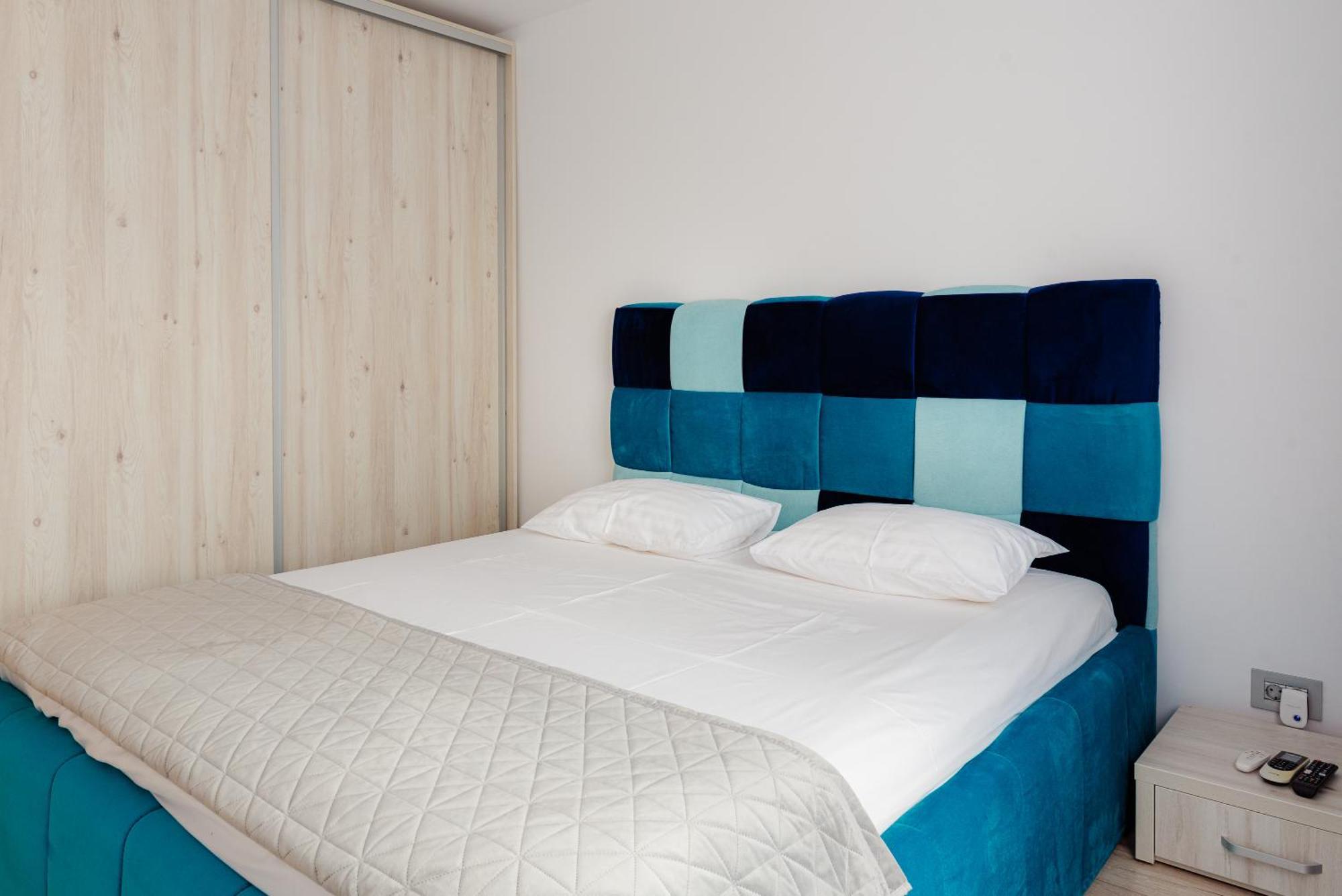 The Blue Norwegian House Apartment Bukares Bagian luar foto