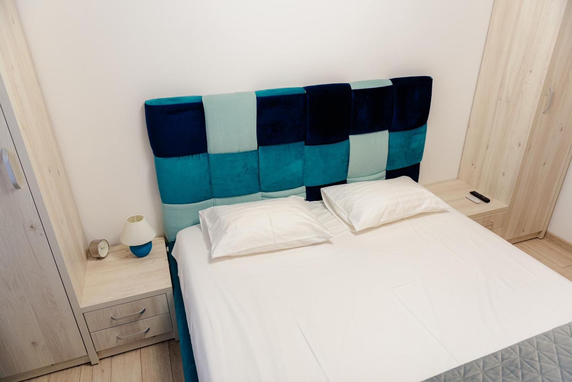 The Blue Norwegian House Apartment Bukares Bagian luar foto