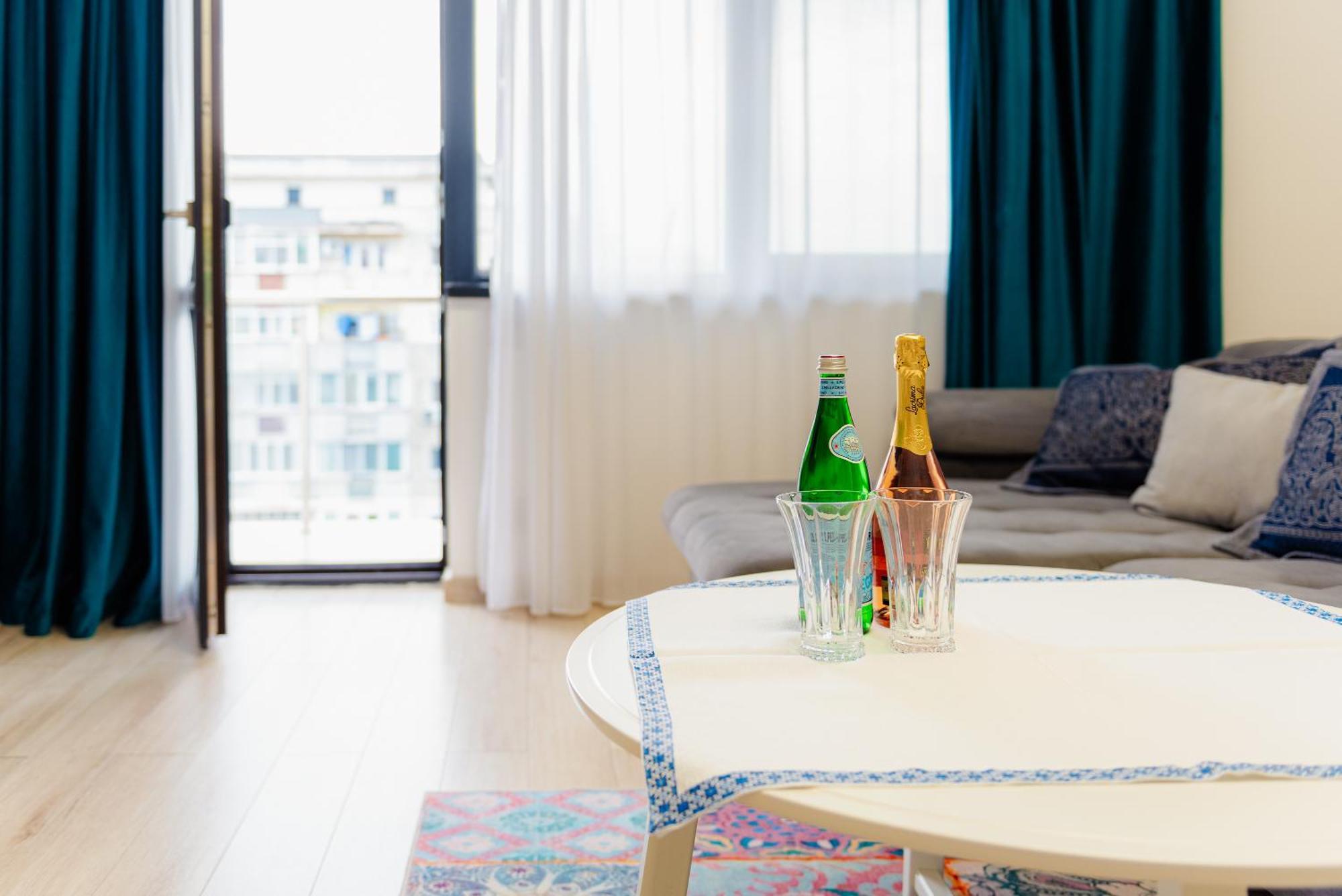 The Blue Norwegian House Apartment Bukares Bagian luar foto