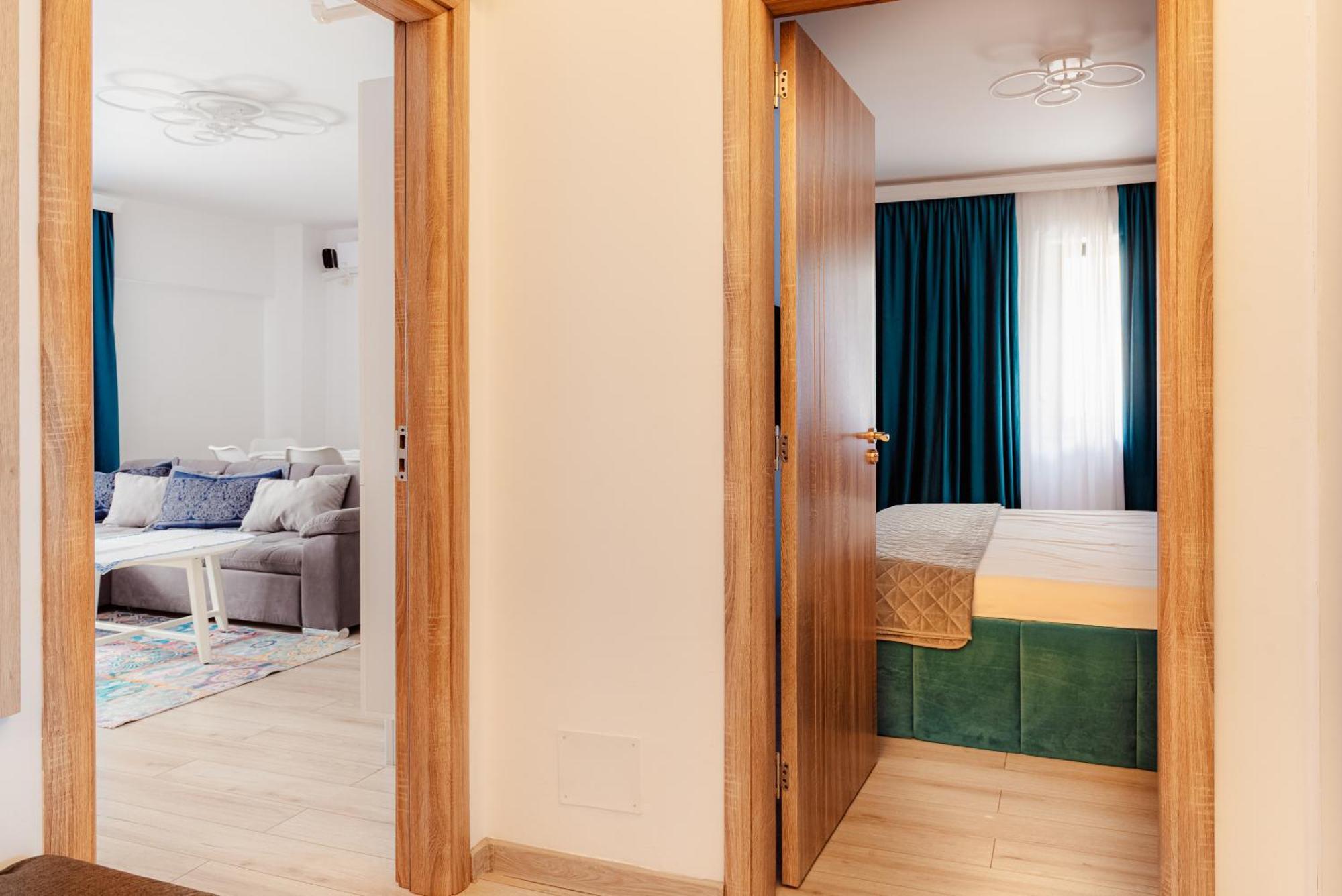 The Blue Norwegian House Apartment Bukares Bagian luar foto