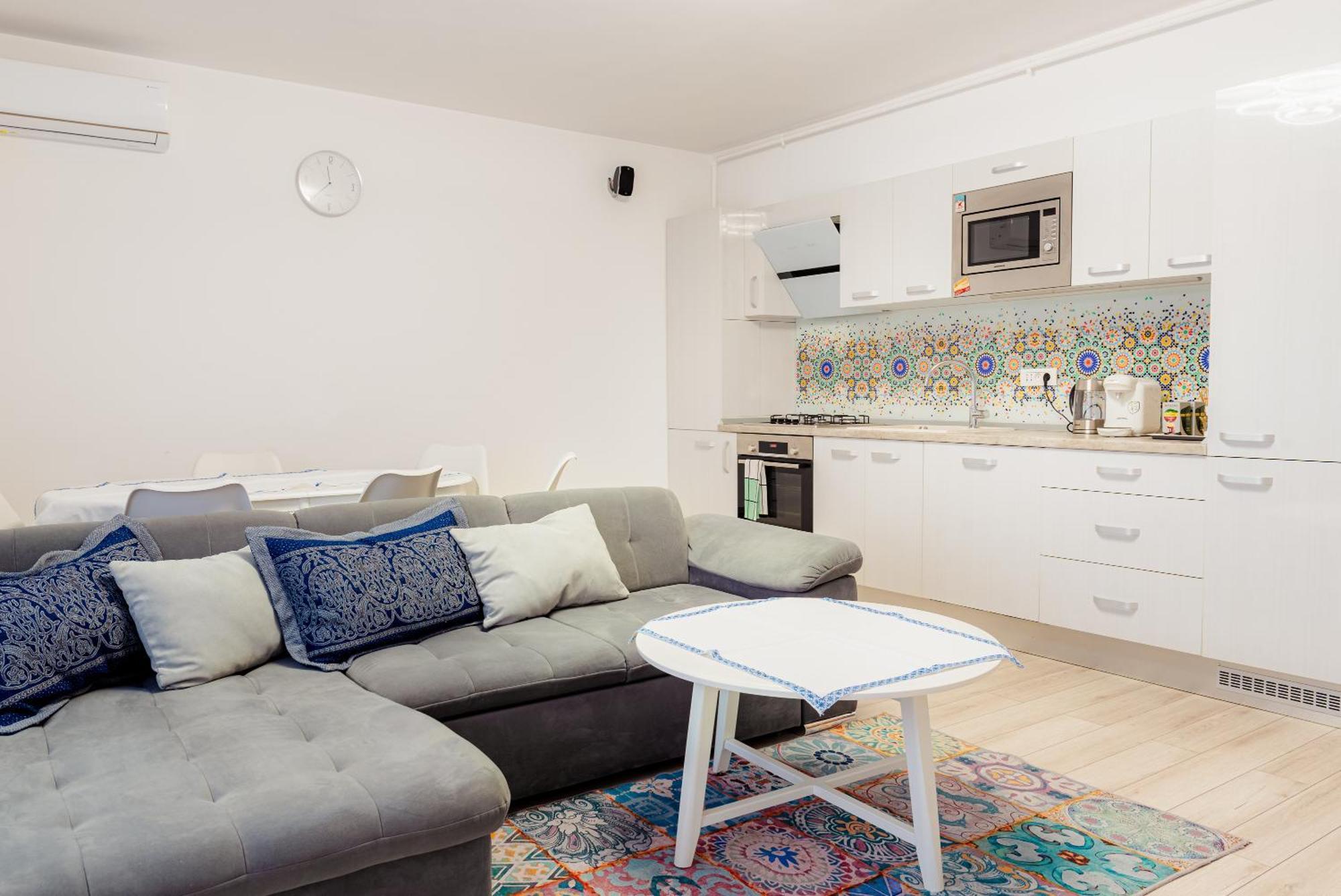 The Blue Norwegian House Apartment Bukares Bagian luar foto